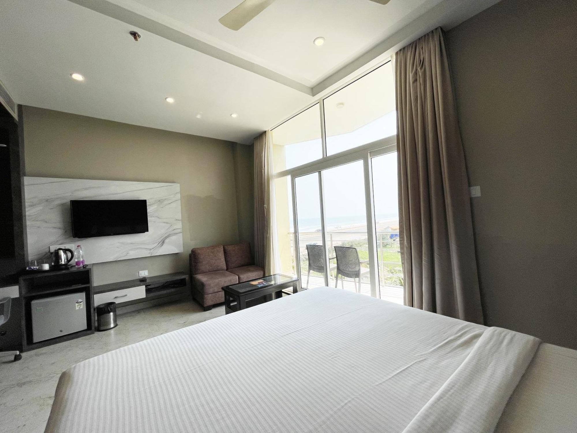 Hotel Tbs ! Puri All-Rooms-Sea View Fully-Air-Conditioned-Hotel With-Lift-And-Parking-Facility Breakfast-Included Экстерьер фото