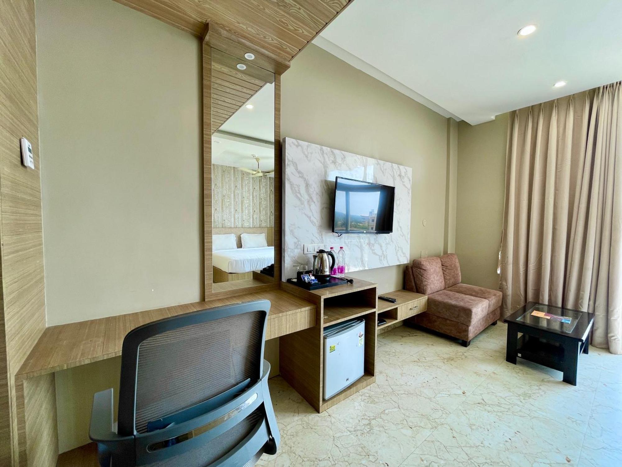 Hotel Tbs ! Puri All-Rooms-Sea View Fully-Air-Conditioned-Hotel With-Lift-And-Parking-Facility Breakfast-Included Экстерьер фото